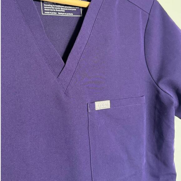 Women's XS Figs Catarina One Pocket Scrub Top Digital Grape Short Sleeve Purple - Picture 3 of 5